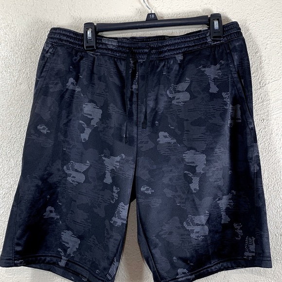 Layer 8 Men's Shorts Size L NWT Fleece Lined Thermal Black Camo - Picture 1 of 15